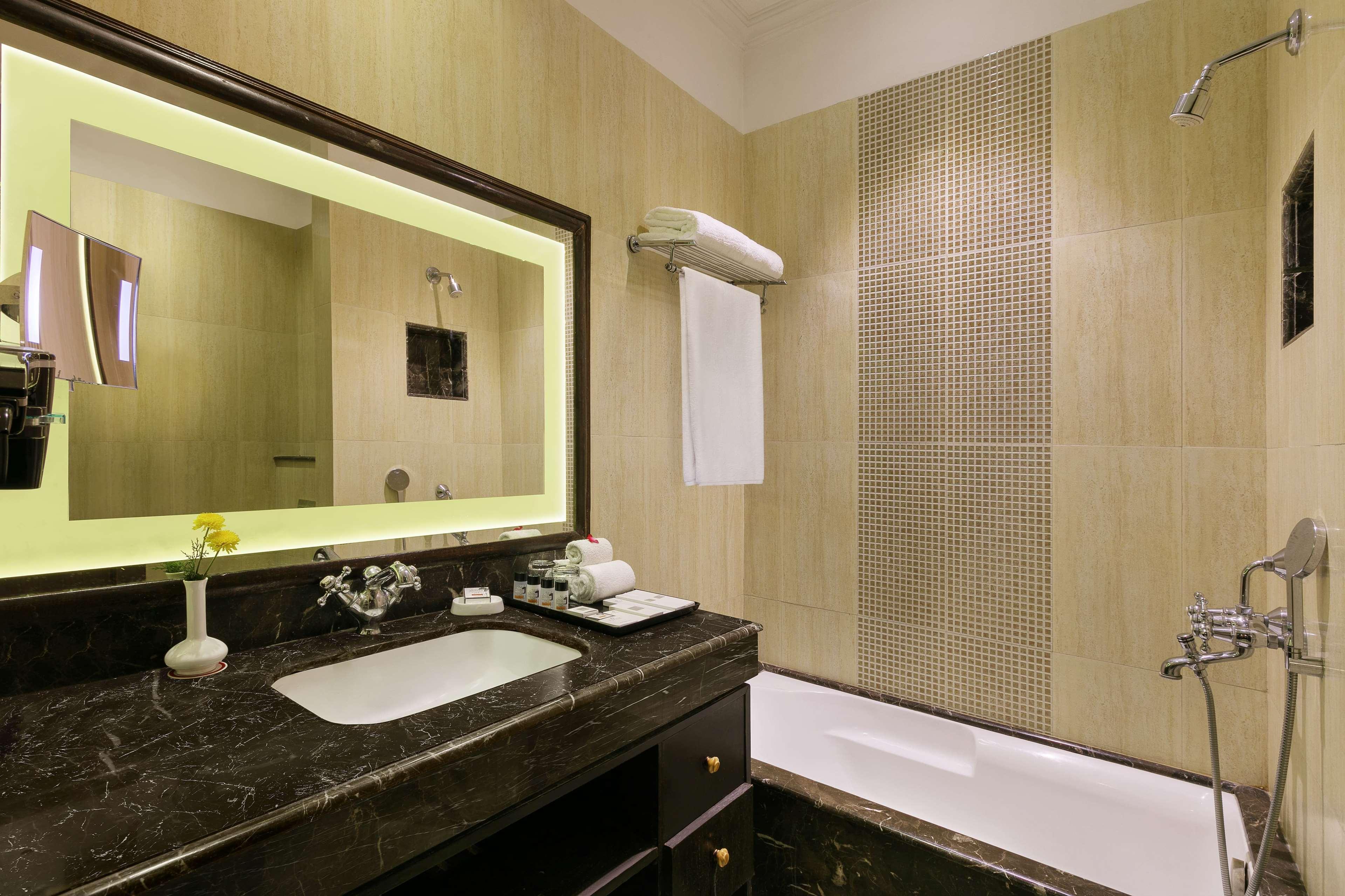 Ramada Khajuraho Otel Dış mekan fotoğraf