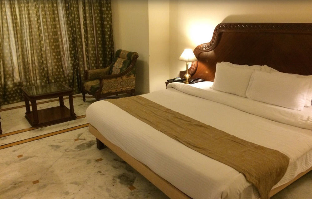 Ramada Khajuraho Otel Dış mekan fotoğraf